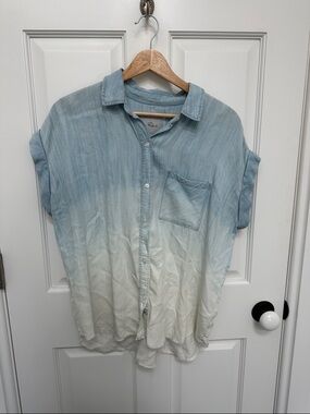 Rails Lex Light Blue Ombre Button-Down Shirt size M
